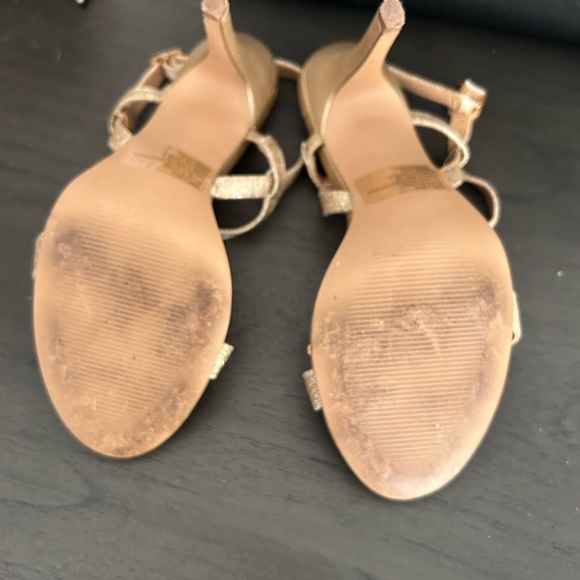 Laura  Conrad Sparkly Gold Heels Size 8 - Picture 2 of 4